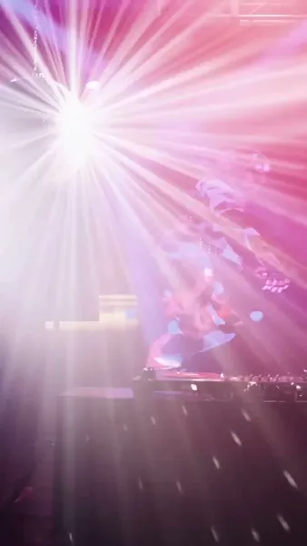 รักซ่อนมีด