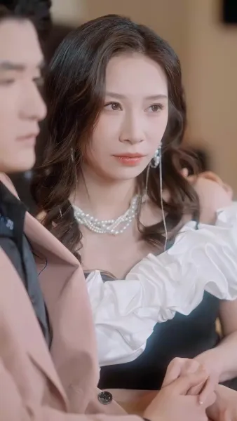 รักลับๆ ใต้ชายคาเดียวกัน