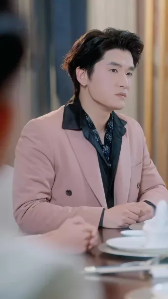 รักลับๆ ใต้ชายคาเดียวกัน