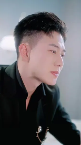 รักลับๆ ใต้ชายคาเดียวกัน