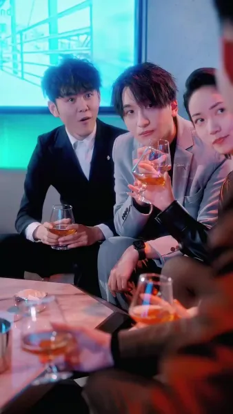 รักลับๆ ใต้ชายคาเดียวกัน