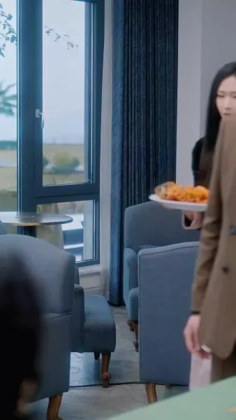 รักลับๆ ใต้ชายคาเดียวกัน