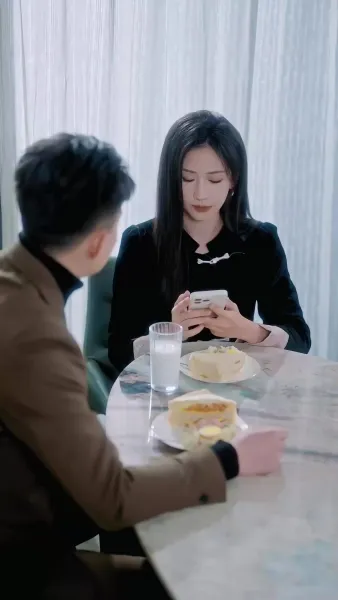 รักลับๆ ใต้ชายคาเดียวกัน