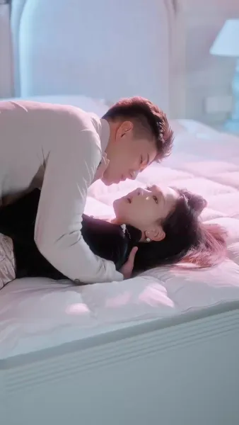 รักลับๆ ใต้ชายคาเดียวกัน