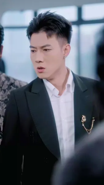 รักลับๆ ใต้ชายคาเดียวกัน