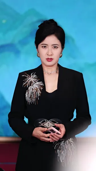 นางพญามังกรคืนบัลลังก์