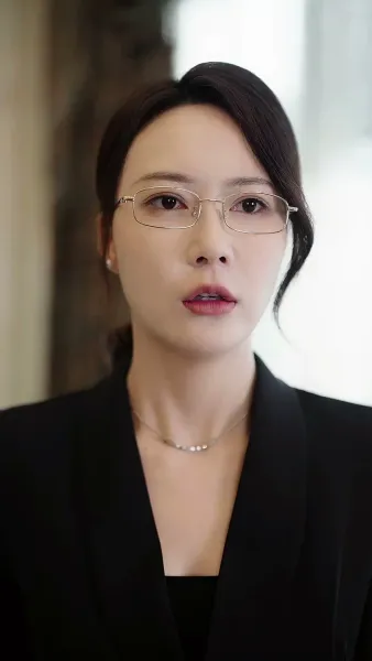 สัมพันธ์ลับซับซ้อน