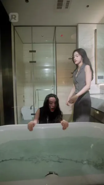 นกในกรงเธอ