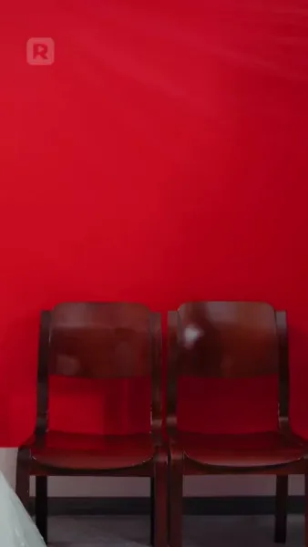 นกในกรงเธอ