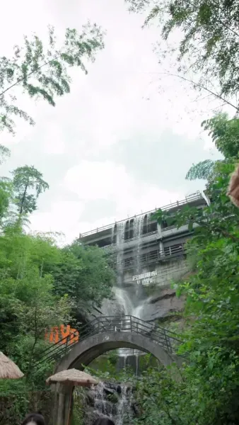 นกในกรงเธอ