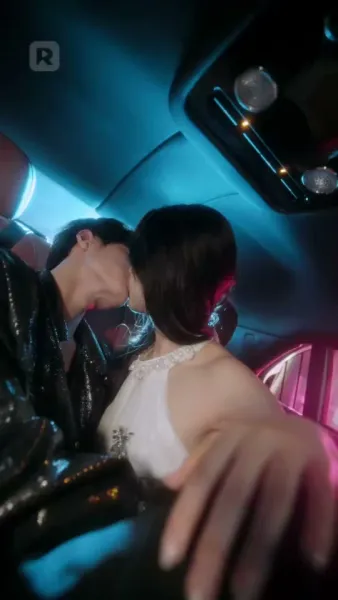 นกในกรงเธอ