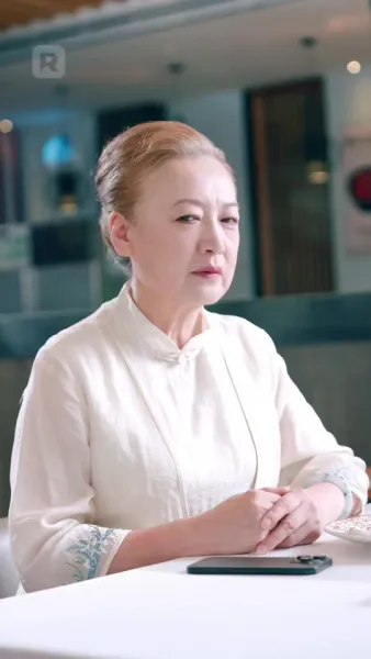 ชีวิตการทำงานของภรรยาท่านปรธาน