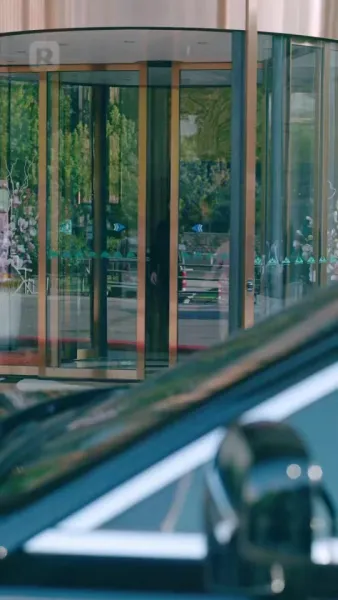 ชีวิตการทำงานของภรรยาท่านปรธาน