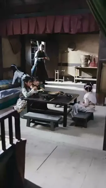 อยู่ดีๆ มีลูกสาวห้าคน แถมแม่เป็นฮ่องเต้หญิงอีก