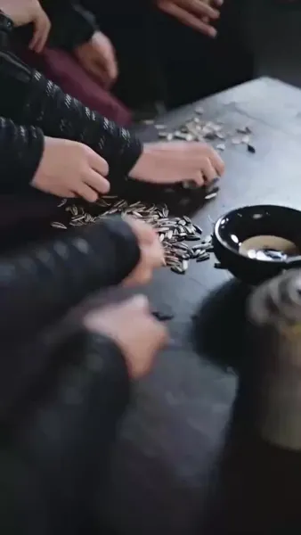 อยู่ดีๆ มีลูกสาวห้าคน แถมแม่เป็นฮ่องเต้หญิงอีก