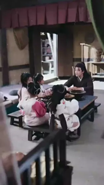 อยู่ดีๆ มีลูกสาวห้าคน แถมแม่เป็นฮ่องเต้หญิงอีก