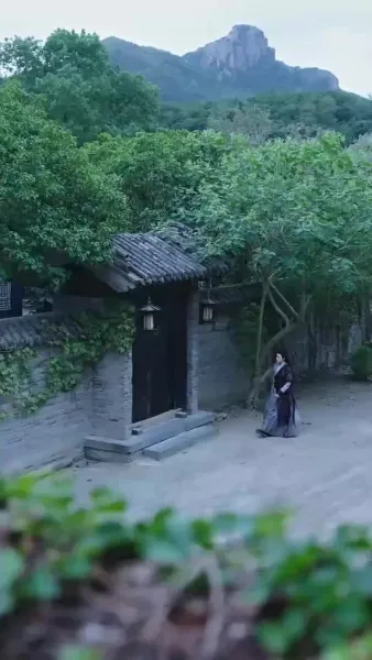 อยู่ดีๆ มีลูกสาวห้าคน แถมแม่เป็นฮ่องเต้หญิงอีก