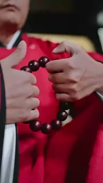 อยู่ดีๆ มีลูกสาวห้าคน แถมแม่เป็นฮ่องเต้หญิงอีก