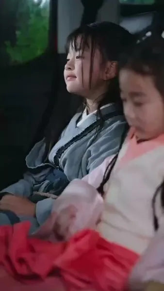 อยู่ดีๆ มีลูกสาวห้าคน แถมแม่เป็นฮ่องเต้หญิงอีก