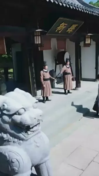 อยู่ดีๆ มีลูกสาวห้าคน แถมแม่เป็นฮ่องเต้หญิงอีก