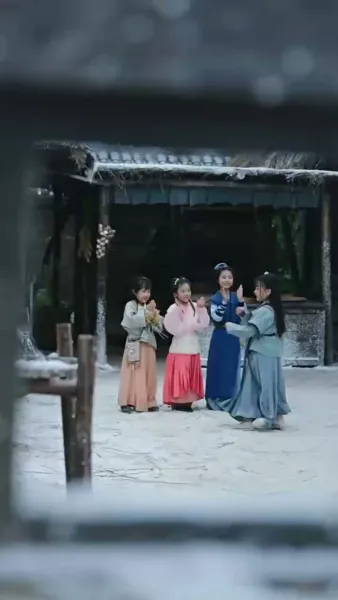 อยู่ดีๆ มีลูกสาวห้าคน แถมแม่เป็นฮ่องเต้หญิงอีก