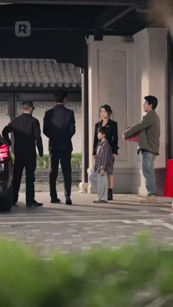 เด็กหนุ่มเนตรทองคำ