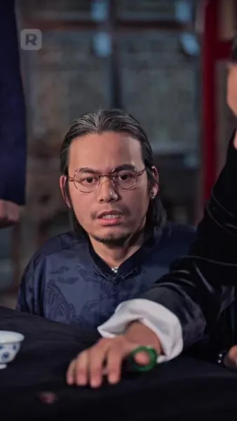 เด็กหนุ่มเนตรทองคำ