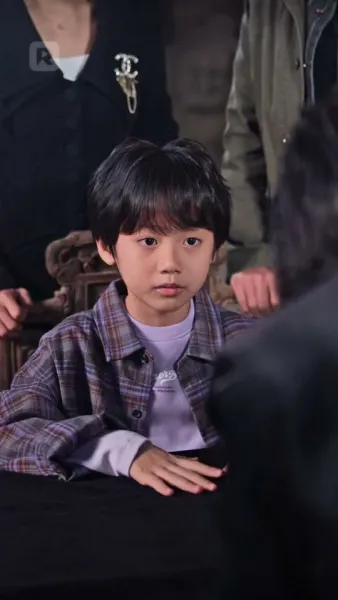 เด็กหนุ่มเนตรทองคำ