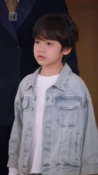 เด็กหนุ่มเนตรทองคำ