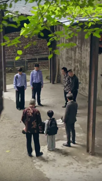 เด็กหนุ่มเนตรทองคำ