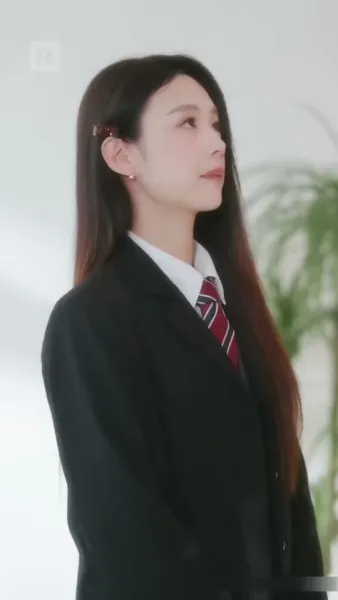 กุหลาบเหล็ก แห่งโรงเรียนไฮโซ