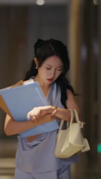 กุหลาบในกำมือ