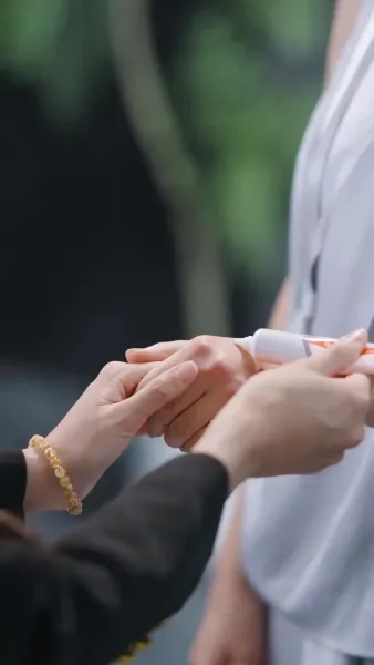 กุหลาบในกำมือ