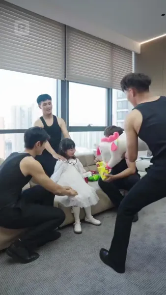 อย่าไปแหยมเด็กอุ้มตุ๊กตา เธอต่อสู้โหดมาก