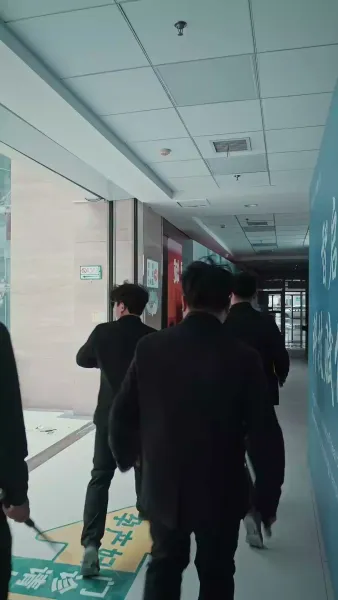 หมัดเหล็กแห่งการไถ่บาป