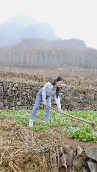 คุณหนูไฮโซ ในหมู่บ้านยากไร้