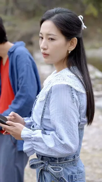 คุณหนูไฮโซ ในหมู่บ้านยากไร้