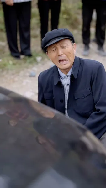 คุณหนูไฮโซ ในหมู่บ้านยากไร้