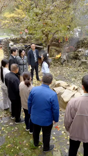 คุณหนูไฮโซ ในหมู่บ้านยากไร้