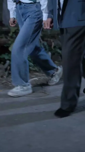 คุณหนูไฮโซ ในหมู่บ้านยากไร้