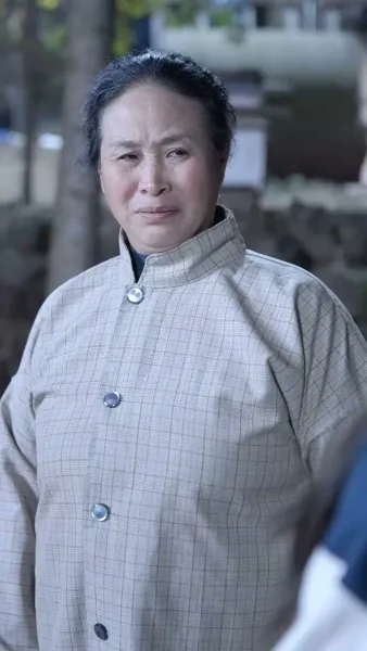 คุณหนูไฮโซ ในหมู่บ้านยากไร้