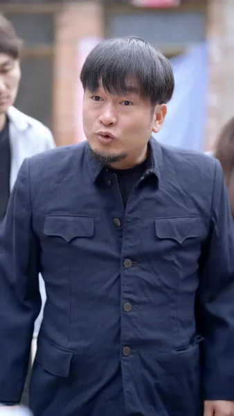 คุณหนูไฮโซ ในหมู่บ้านยากไร้