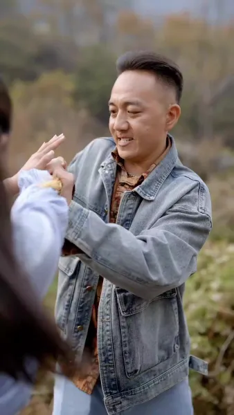 คุณหนูไฮโซ ในหมู่บ้านยากไร้