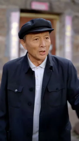 คุณหนูไฮโซ ในหมู่บ้านยากไร้