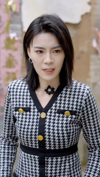 คุณหนูไฮโซ ในหมู่บ้านยากไร้