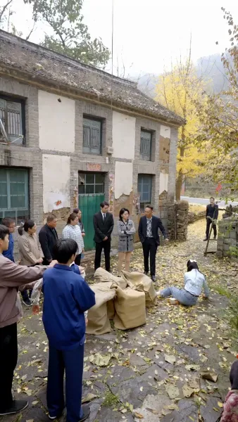 คุณหนูไฮโซ ในหมู่บ้านยากไร้