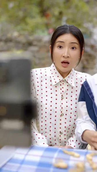 คุณหนูไฮโซ ในหมู่บ้านยากไร้