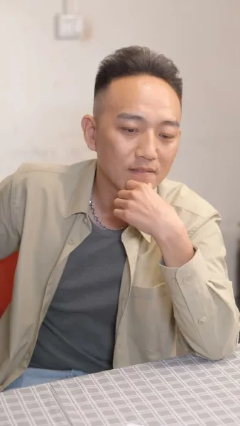 คุณหนูไฮโซ ในหมู่บ้านยากไร้