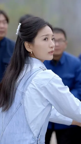 คุณหนูไฮโซ ในหมู่บ้านยากไร้