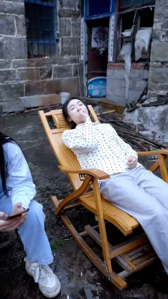 คุณหนูไฮโซ ในหมู่บ้านยากไร้